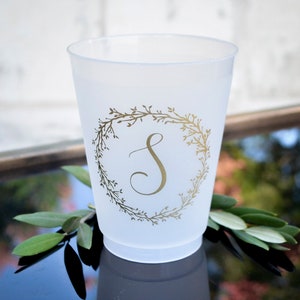 Wreath Wedding Cups, Custom Frosted Cups, Wedding Reception Cups, Rehearsal Dinner, Engagement Party Favors, Signature Cocktail, Wine Cups