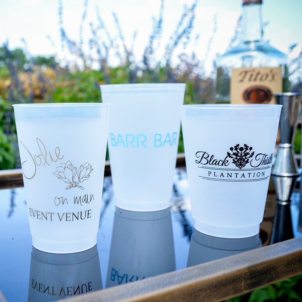 Beach Frosted Wedding Cups, Modern Wedding Cups, Fancy Elegant Script,  Tropical Wedding Cups, Plastic Cups, 16oz Frosted Cups 