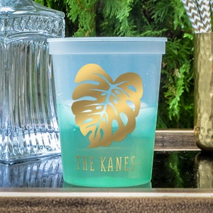 Custom Monstera Leaf Color Changing Plastic Stadium Cups, Personalized Wedding Color Change Cups, Tropical Plastic Cup, Destination Wedding