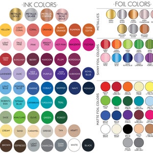 K&ouml;nnte beinhalten: Eine Farbkarte mit einer gro&szlig;en Auswahl an Tinten- und Folienfarben. Die Karte enth&auml;lt metallische, gl&auml;nzende und matte Oberfl&auml;chen mit Farbbezeichnungen wie "Rot", "Marine" und "Gold". Das Bild soll Farbauswahlen pr&auml;sentieren.