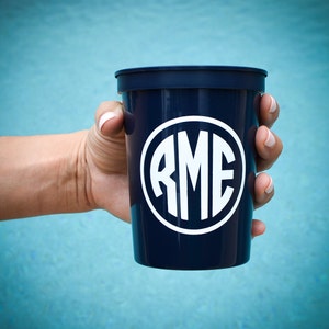 Circle Monogram Stadium Cups, Custom Plastic Party Cups, Wedding Favor, Personalized Barware, Personalized Party Favor, Monogrammed Cups
