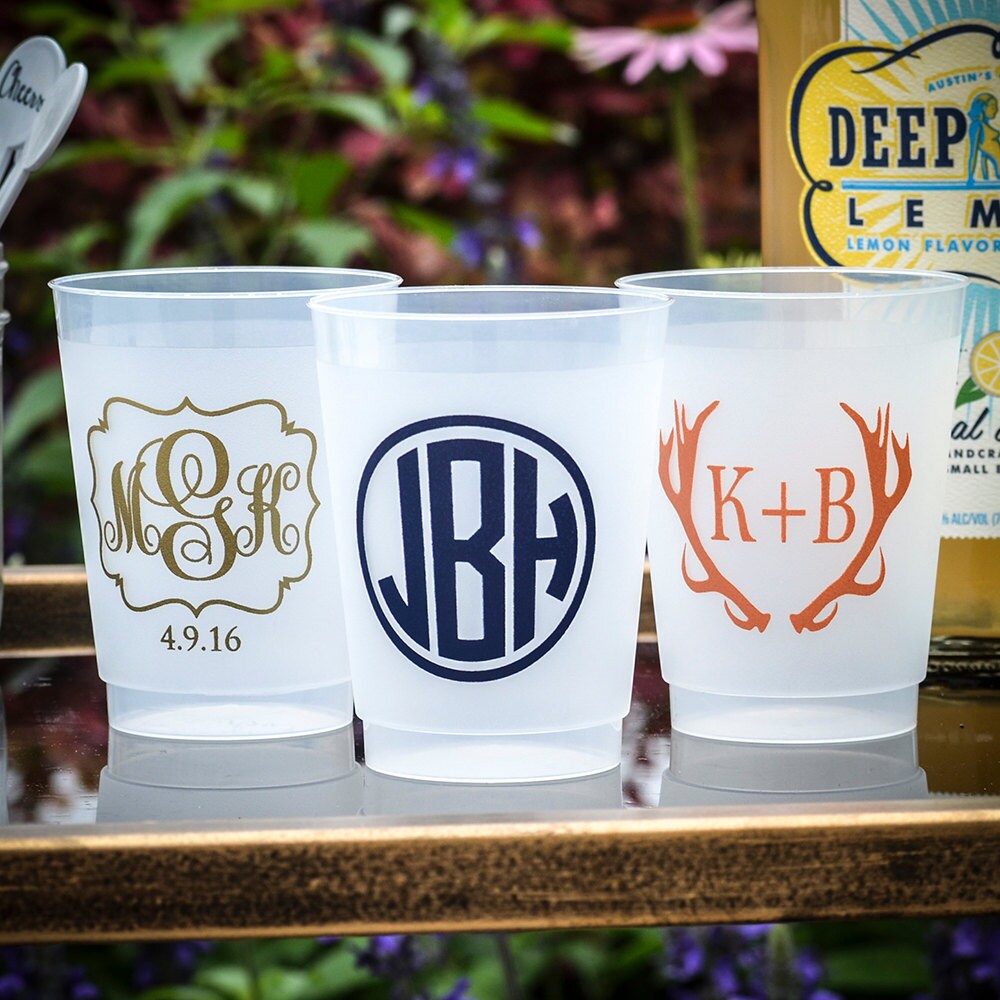 Monogram Frosted Wedding Cups, Modern Wedding Cups, Fancy Elegant Script,  Custom Wedding Cups, Plastic Cups, 16oz Frosted Cups 