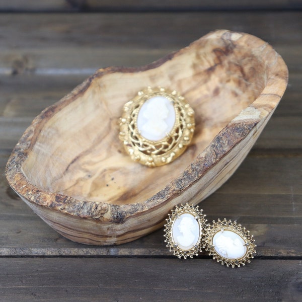 Florenza Cameo Brooch and Clip-On Earrings Set