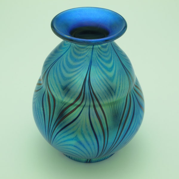 Signed Lundberg Studios Iridescent Blue Pulled Feather Pattern Vase 1978 Mint Condition