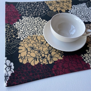 Cotton Placemats Set 2 4 6 Reusable Placemats Hydrangea on Black Table Mats Natural Tabletop