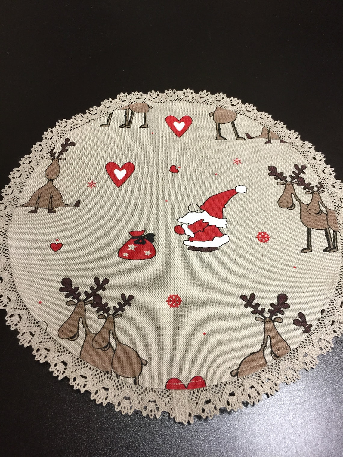 Round Christmas Placemats Set 2 Linen Christmas Doily Table Etsy Round Christmas Placemats