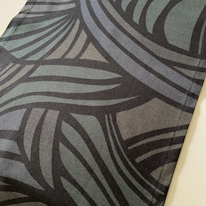Chemin de table Tissu de coton Vagues stylisées Linge de table Chemin de table foncé moderne