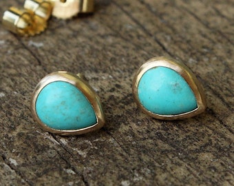 Earrings made of 750 yellow gold with drop-shaped turquoises