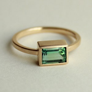 18k gold ring with tourmaline