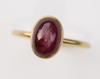 18k yellow gold ring with star ruby