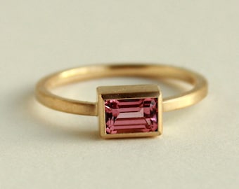750 gold ring with pink octagon tourmaline