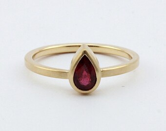 750 gold ring with ruby drop
