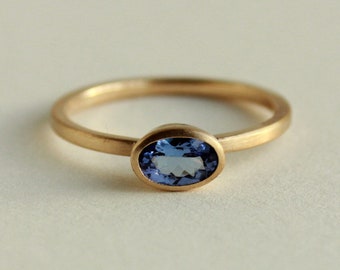 750 gold ring with tanzanite oval