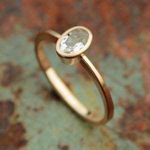 585 red gold ring with morganite