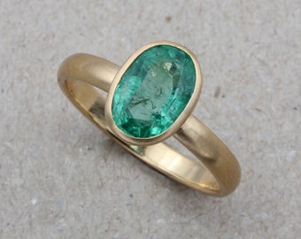 750 gold ring with emerald Gr. 52