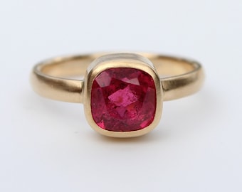 Anello in oro 750 con rubellite (tormalina) misura. 54,5