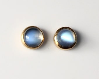 750 yellow gold earrings with round moonstones