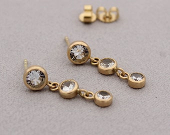 18k yellow gold earrings with white sapphires