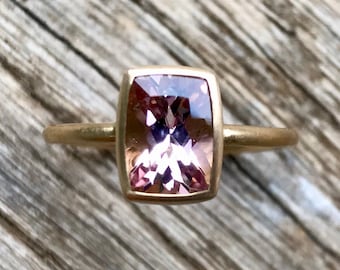 18k gold ring with antique-cut morganite