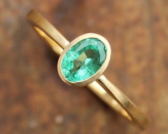 18k ring with emerald