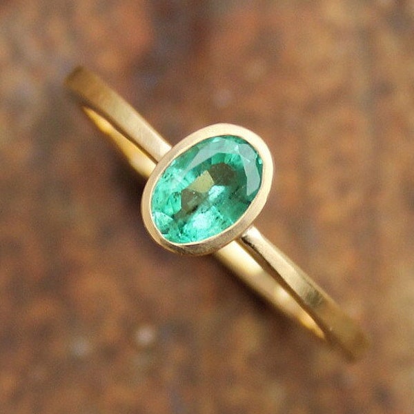 18k ring with emerald