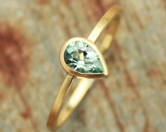 18k ring with tourmaline - pear-shaped