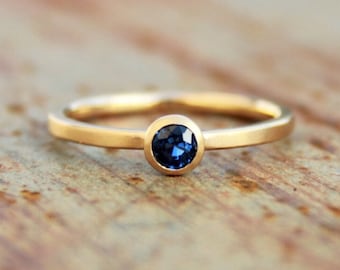 18k goldring w/ blue sapphire