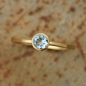 18k ring with aquamarine