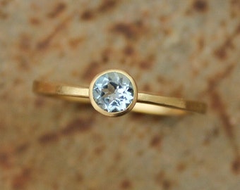 18k ring with aquamarine