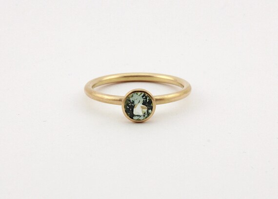 750er Goldring mit rundem Turmalin mintfarben