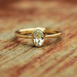 18k ring with beryl image 2