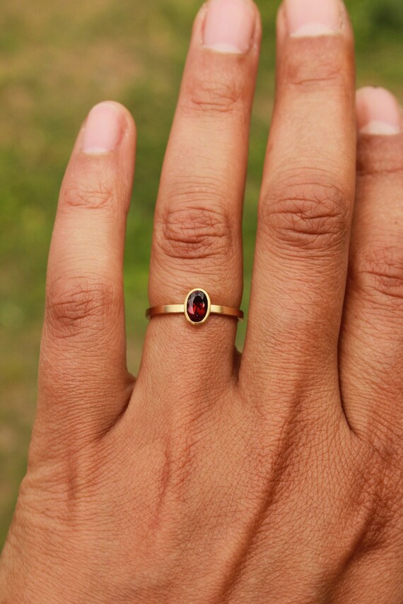 Anillo de oro 750 con granate ovalado. Etsy Espana