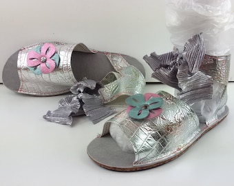 womens sandals,wedding sandals,silver leather sandals,metallic,unique shoes,Handmade Sandals,Leather  Sandals,Artisan shoes,unique shoes