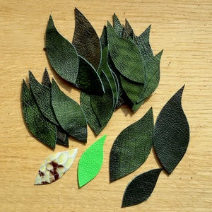 Feuilles de cuir, tailles et motifs variés, feuille de cuir verte, nuances de vert feuilles, feuilles de cuir vertes, feuilles de cuir tons mélangés