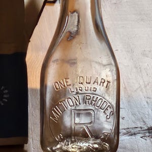Vintage Milton Rhodes Dairy 1 qt milk bottle 1940&#39;s Saxton PA Pennsylvania