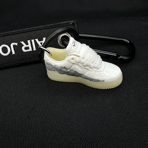 Night-Glow Mini Sneaker Schlüsselanhänger Taschenanhänger Trainer Schlüsselanhänger - Gym Schuh Schlüsselanhänger, Fitness Geschenk, Geschenke für Sie und Ihn