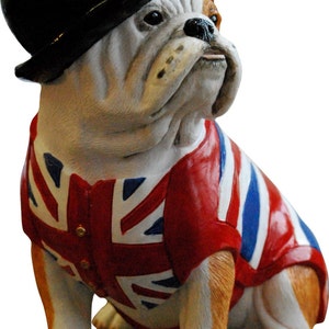 Ornamento em forma de Bulldog Inglês com colete Union Jack e chapéu coco - Altamente detalhado - Feito à mão e habilmente pintado na Inglaterra.