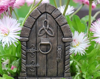 Celtic Fairy Door, Bronze Finish, Handcrafted Magic Fairy Doorway, In/Outdoor Use (10cm Tall)