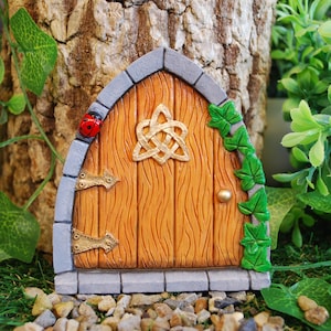 Puerta de hadas con forma de corazón celta - 10 cm de alto, para interior/exterior - Llena de encanto - Bellamente elaborada a mano - Hadas, elfos y duendes bienvenidos