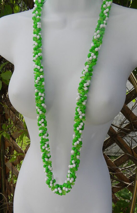 Vintage Neon Green And White Cluster Bead Necklac… - image 2