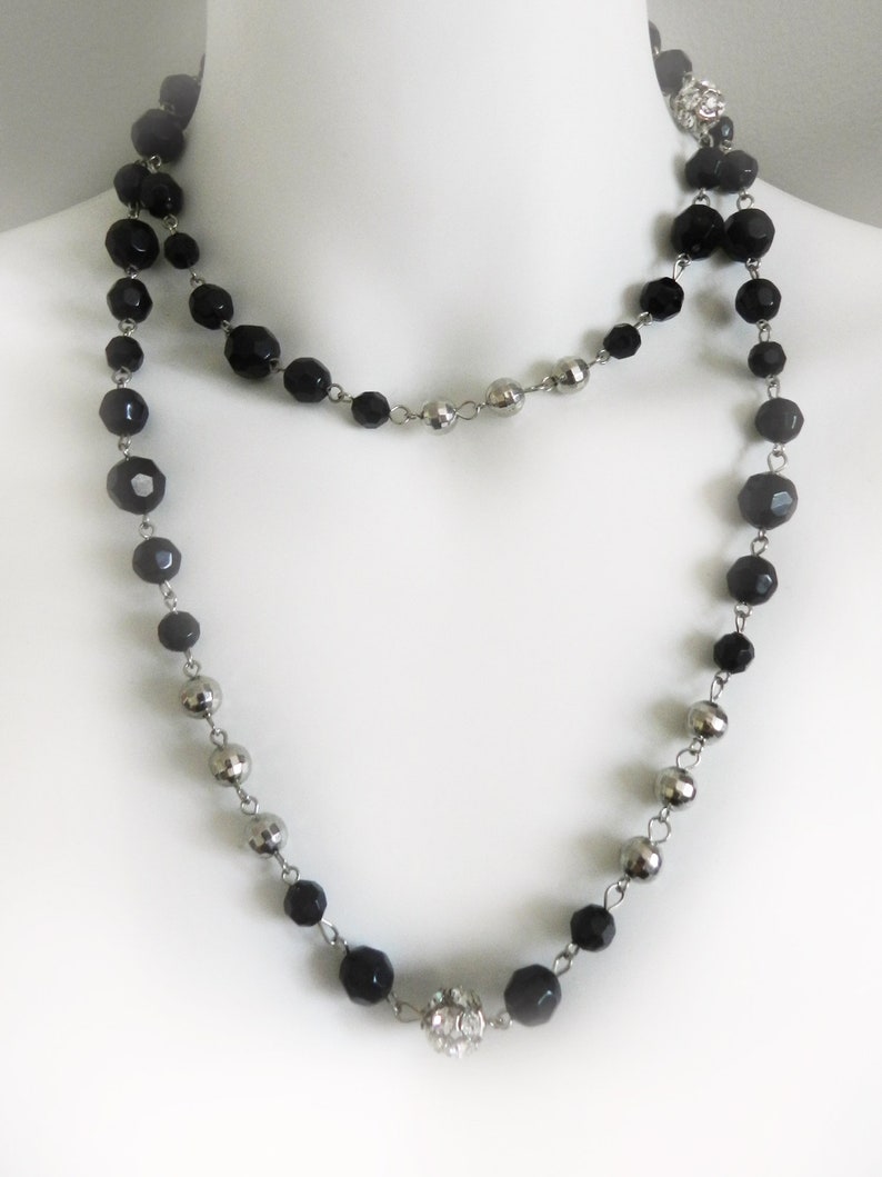 Vintage Black /& Silver Bead Necklace