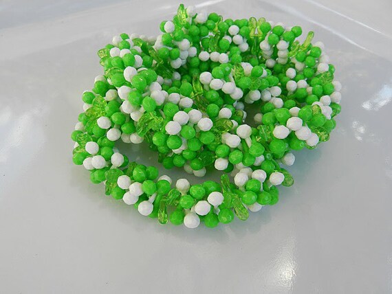 Vintage Neon Green And White Cluster Bead Necklac… - image 4