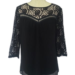Vintage Black Floral Lace top, Size S/M Blouse