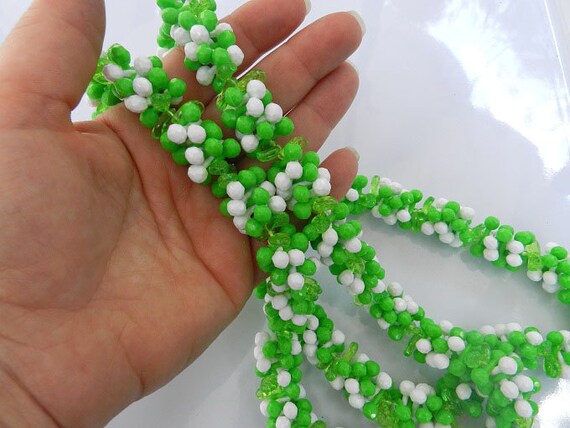 Vintage Neon Green And White Cluster Bead Necklac… - image 5