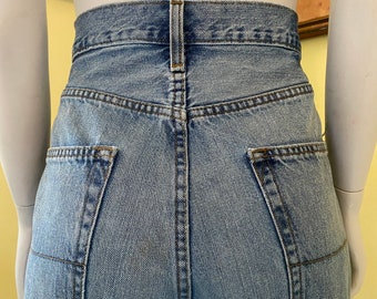 Vintage, High Waisted, Faded, LEVI Strauss, Authentics Signature, 100% Cotton Denim, Loose Cut, Straight Leg, 33.5 X 28.5