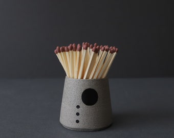 Match pot in grey stoneware with black geometric design