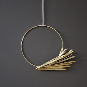 Minimal festive wreath wall hanging in brass with gold leaves small image 1