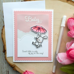 Baby douchekaart, handgemaakte kaart, wenskaart, babydouchekaarten, babymeisjeskaart, babymeisjeskaart, het is een meisje, bosrijke babydouchekaart