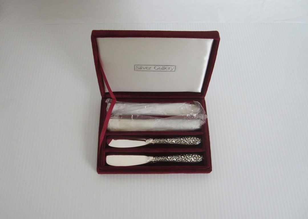 4pc Silverplated Boxed Butter Knife Set by Godinger Vintage Ornate Floral Repousse Antiqued