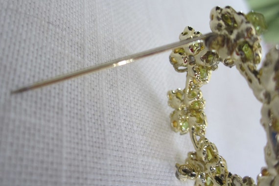 Peridot & Pearl Brooch Circular Floral Ring Goldt… - image 9